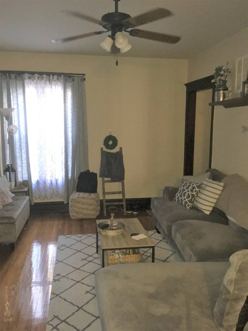 Apartment for rent at 1959 W Farragut Ave #1R, Chicago, IL 60640