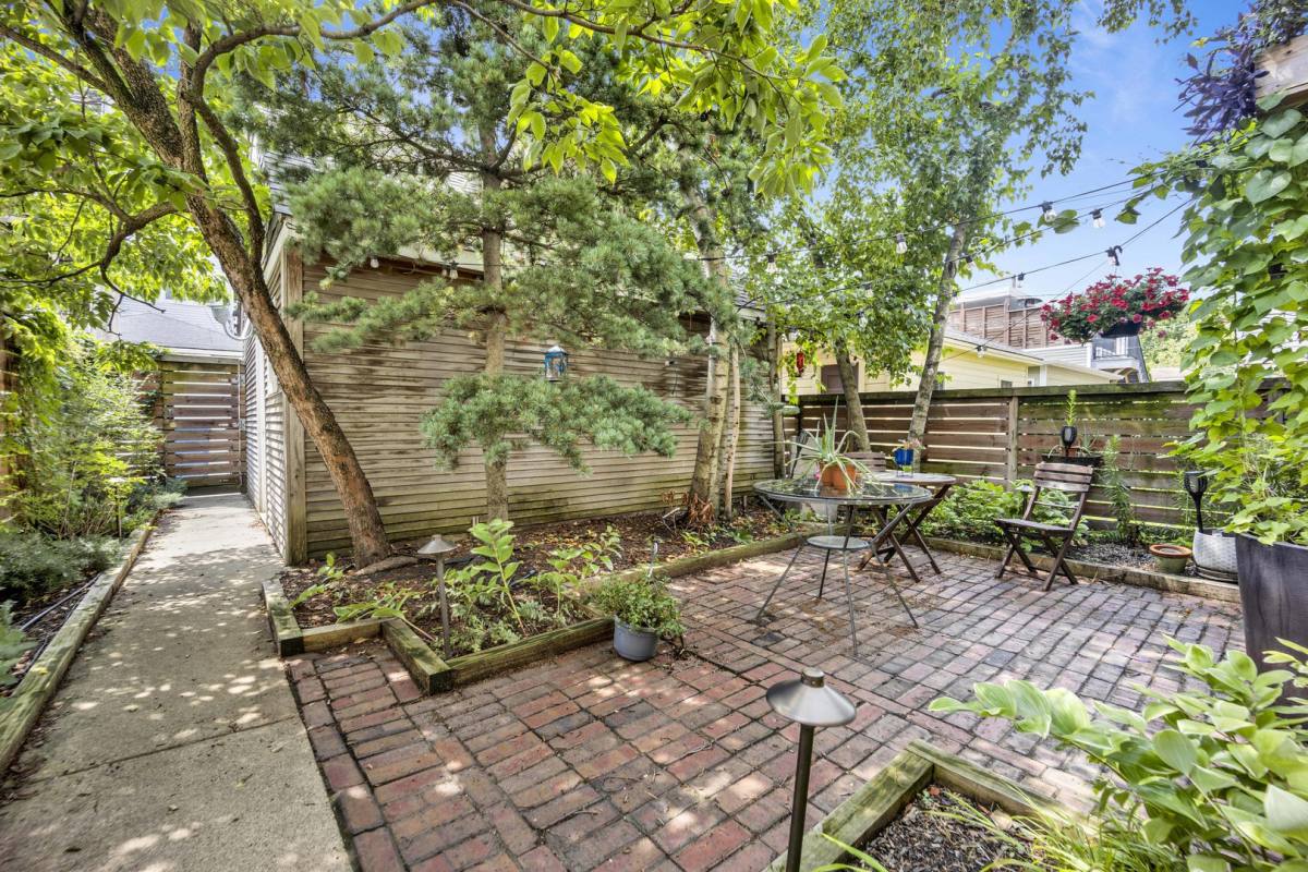 Apartment for rent at 1625 W Hollywood Ave #3, Chicago, IL 60660