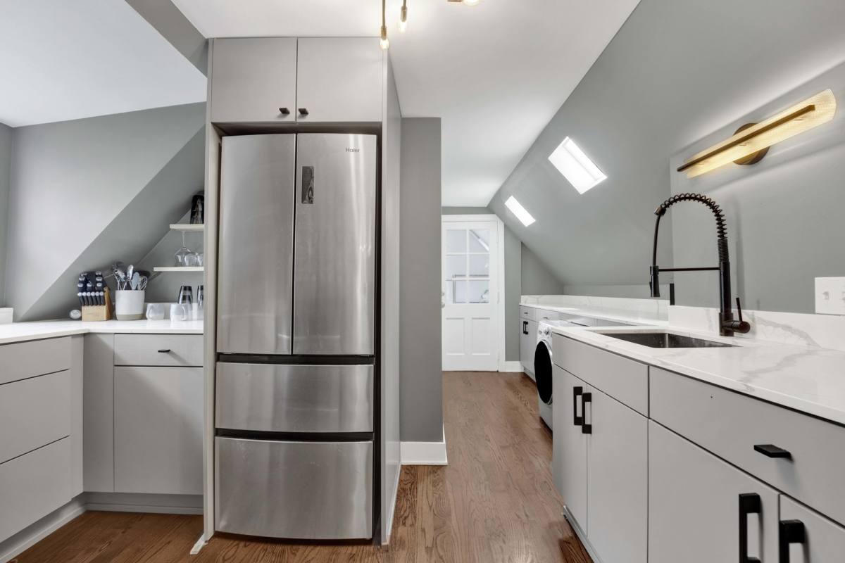 Apartment for rent at 1625 W Hollywood Ave #3, Chicago, IL 60660