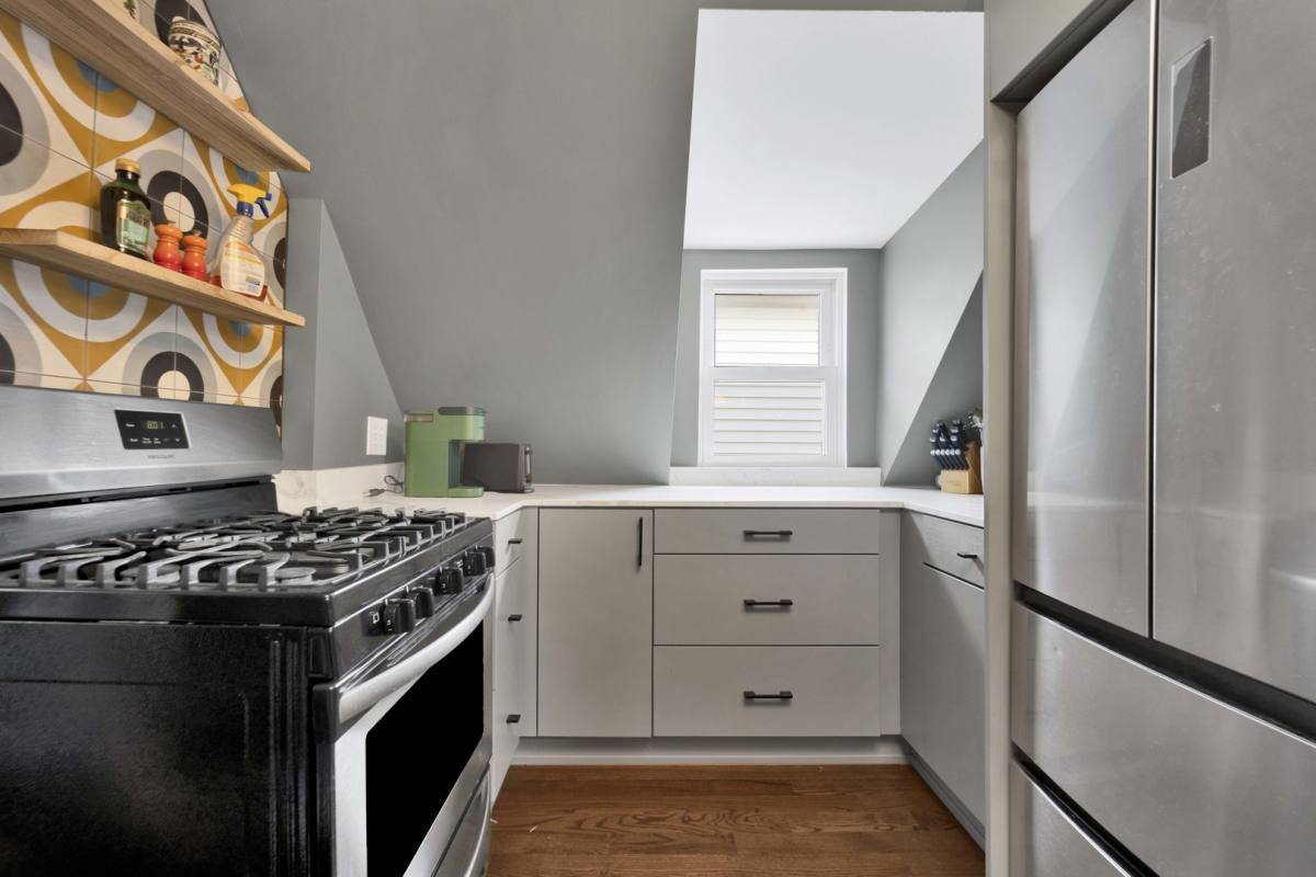 Apartment for rent at 1625 W Hollywood Ave #3, Chicago, IL 60660