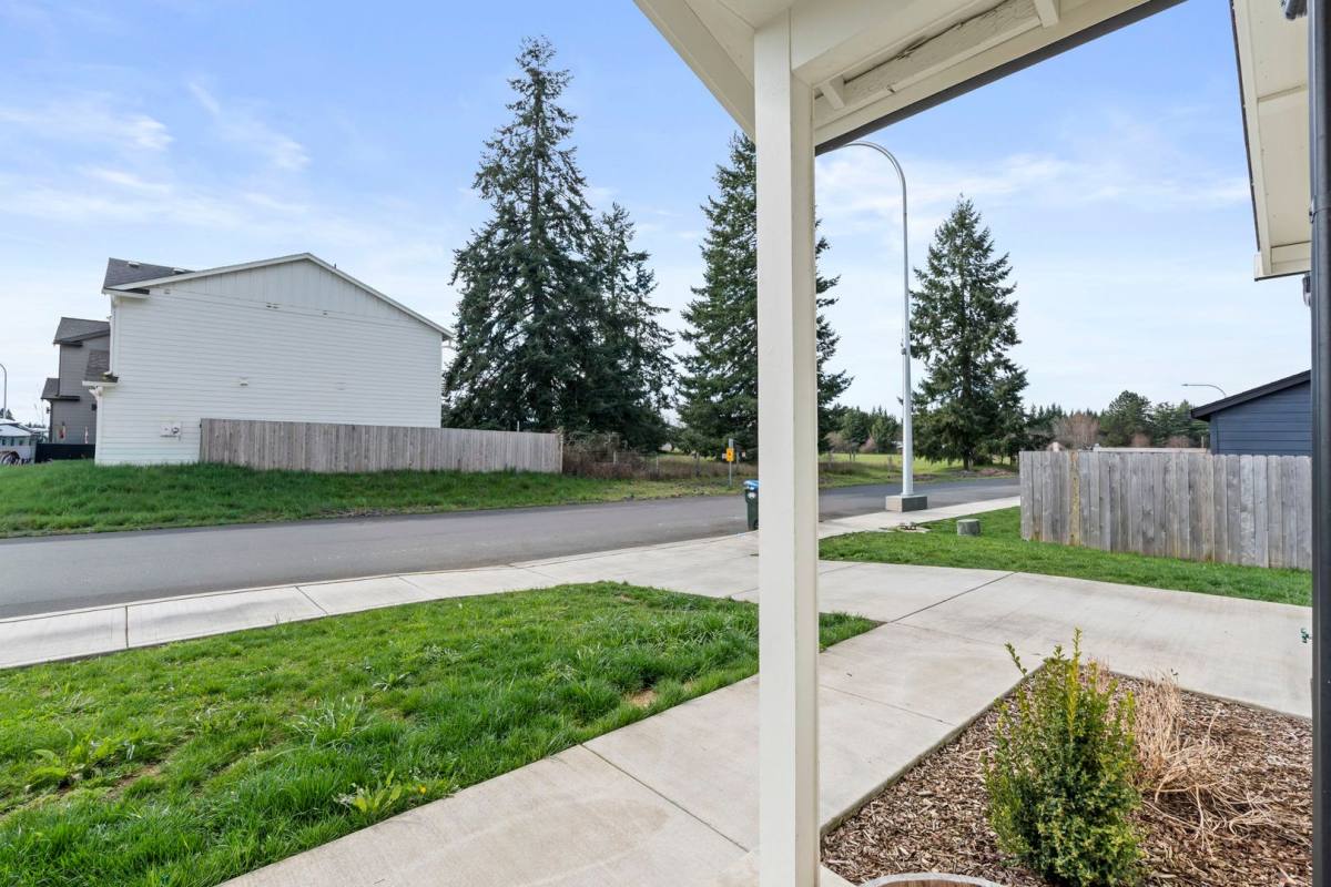 House for rent at 2011 Apple Rd, Winlock, WA 98596