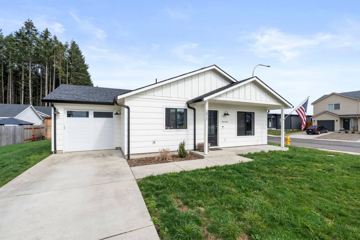 House for rent at 2011 Apple Rd, Winlock, WA 98596