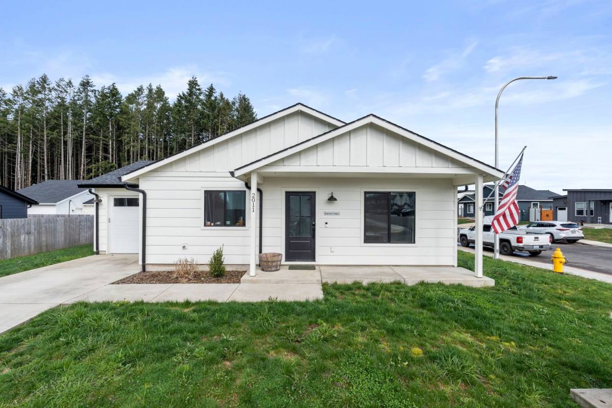 House for rent at 2011 Apple Rd, Winlock, WA 98596