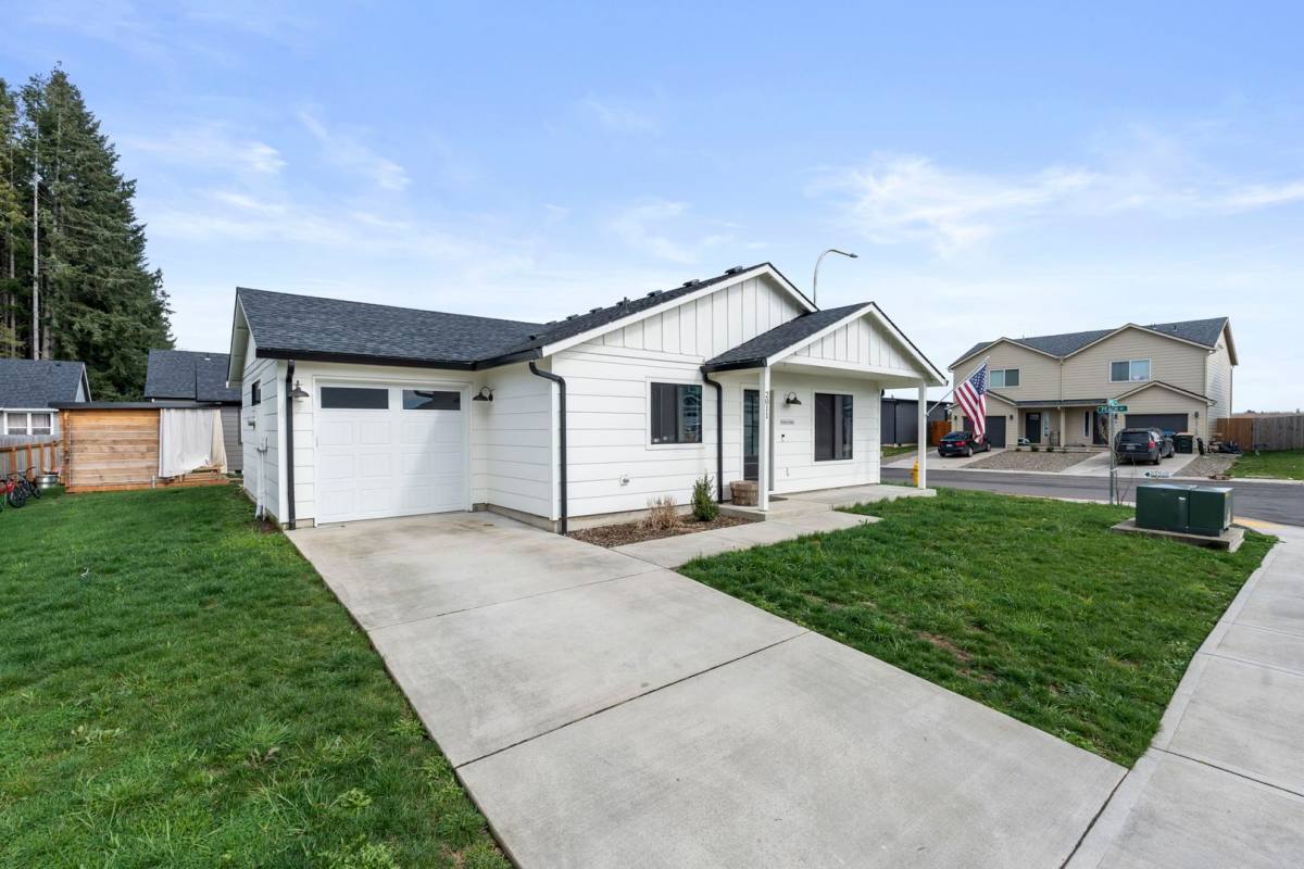 House for rent at 2011 Apple Rd, Winlock, WA 98596