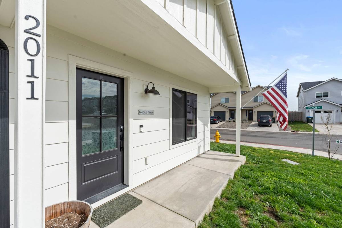 House for rent at 2011 Apple Rd, Winlock, WA 98596