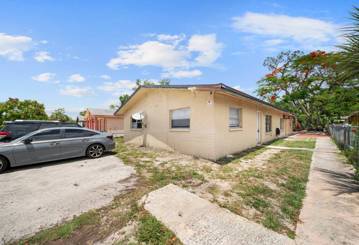 Apartment for rent at 5551-5553 5th Ave, Fort Myers, FL 33907