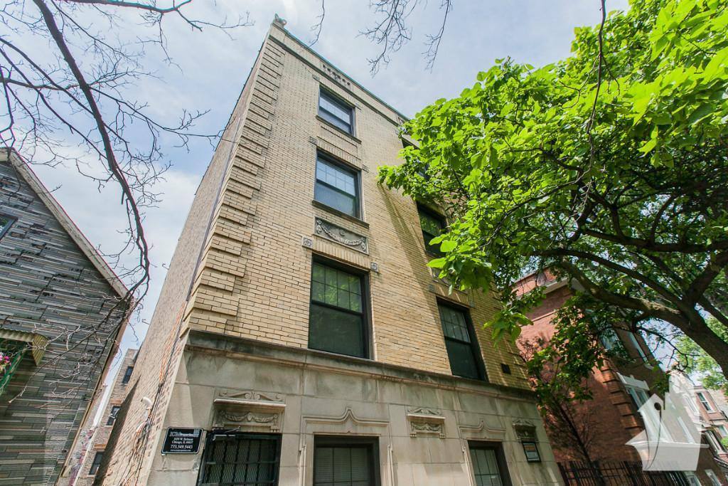 Apartment for rent at 3620 N Marshfield Ave #1B, Chicago, IL 60613