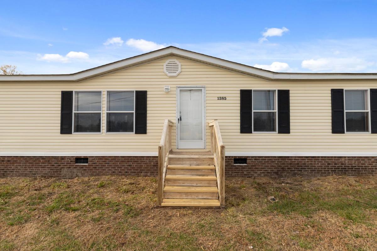 House for rent at 1385 Live Oak Rd, Coats, NC 27521