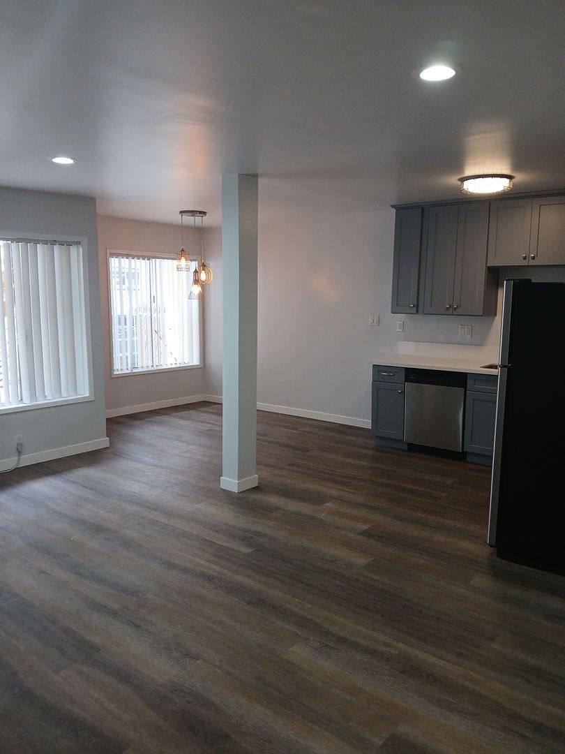 Apartment for rent at 544 N Hayworth Ave, Los Angeles, CA 90048