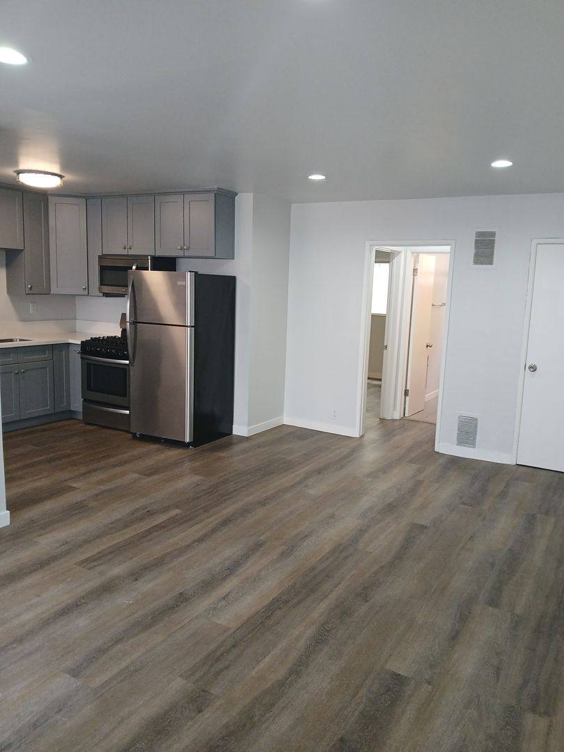 Apartment for rent at 544 N Hayworth Ave, Los Angeles, CA 90048