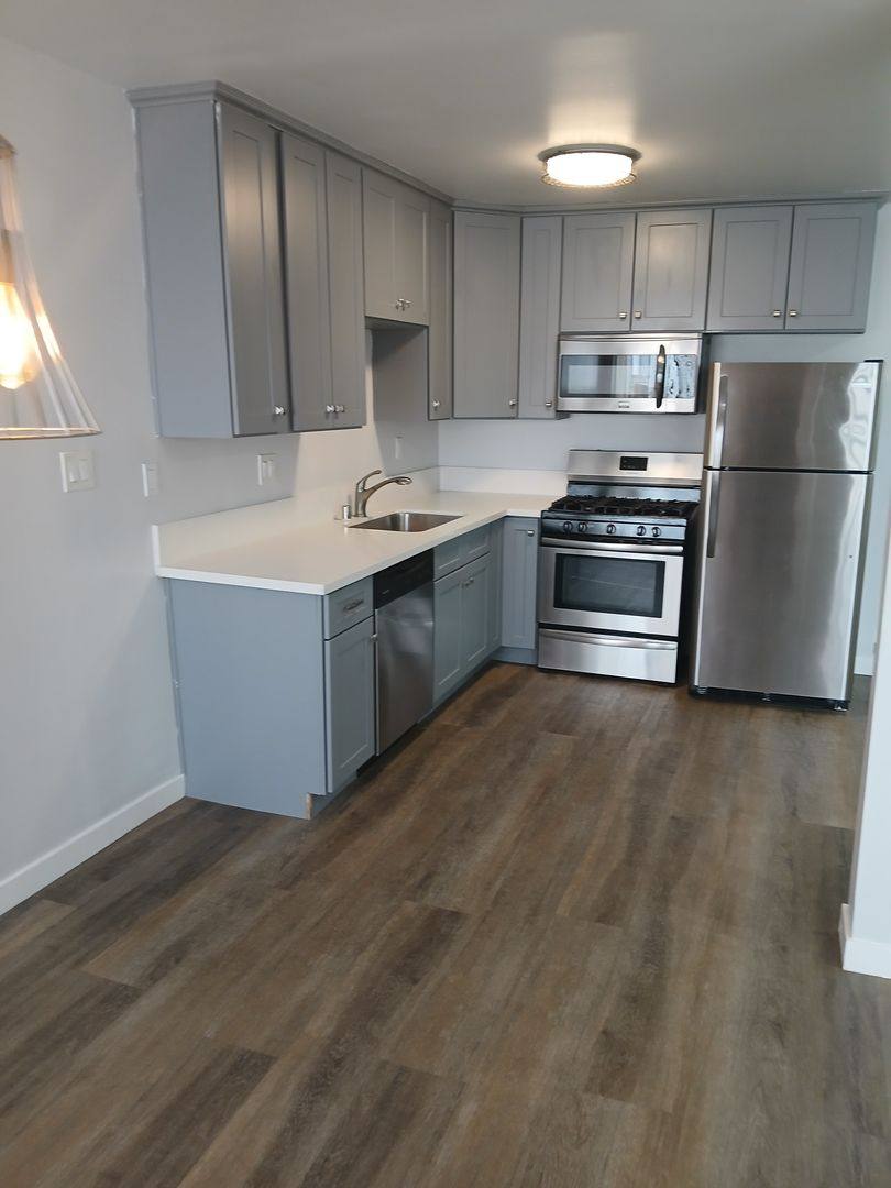 Apartment for rent at 544 N Hayworth Ave, Los Angeles, CA 90048