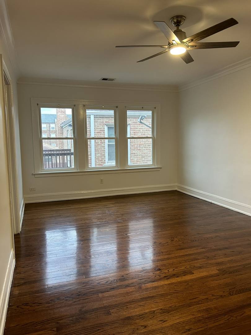 Apartment for rent at 2737 W Lunt Ave #2W, Chicago, IL 60645