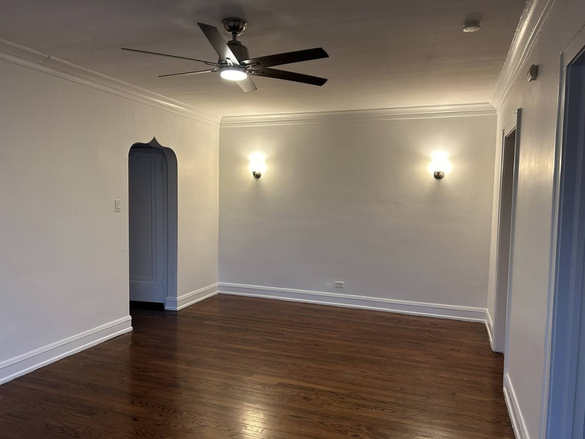 Apartment for rent at 2737 W Lunt Ave #2W, Chicago, IL 60645