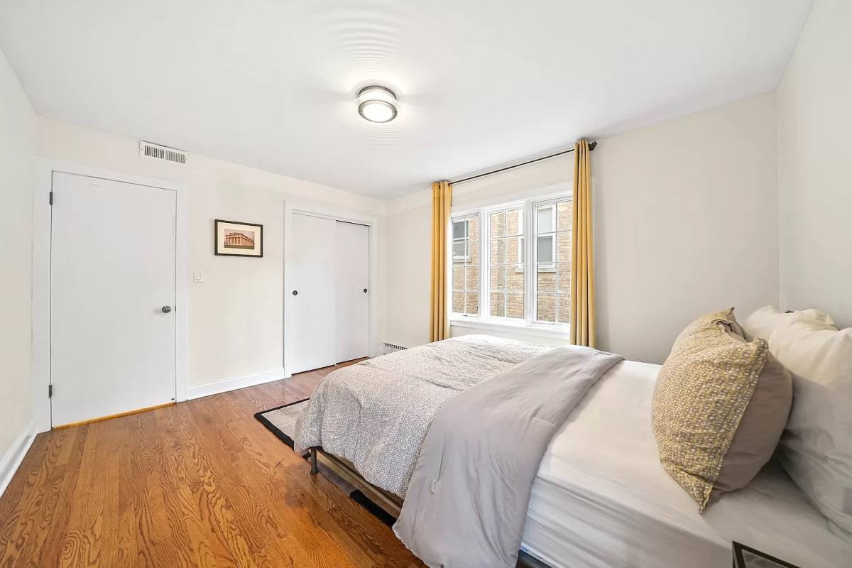 Apartment for rent at 2545 W Lunt Ave #1, Chicago, IL 60645