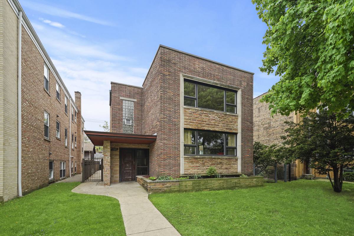 Apartment for rent at 2545 W Lunt Ave #1, Chicago, IL 60645