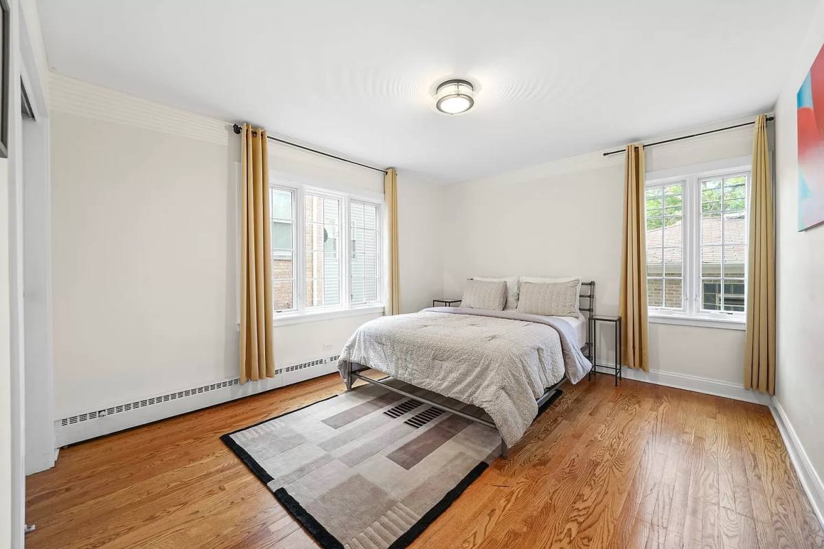 Apartment for rent at 2545 W Lunt Ave #1, Chicago, IL 60645