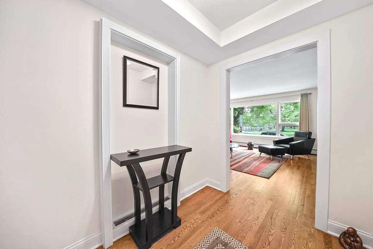 Apartment for rent at 2545 W Lunt Ave #1, Chicago, IL 60645