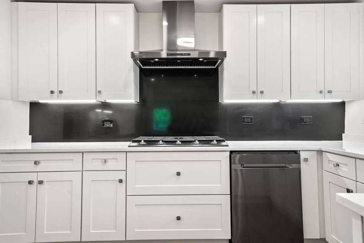 Apartment for rent at 2545 W Lunt Ave #1, Chicago, IL 60645