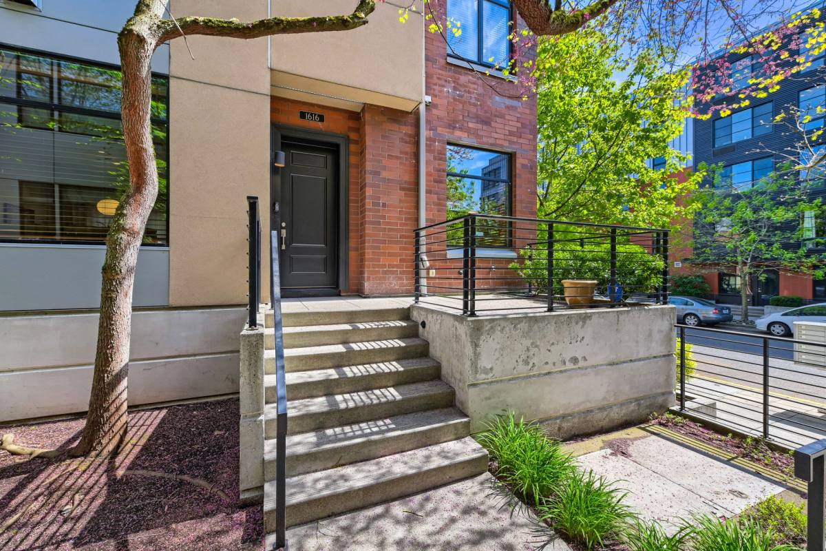 Townhouse for rent at 1616 NW Riverscape St, Portland, OR 97209