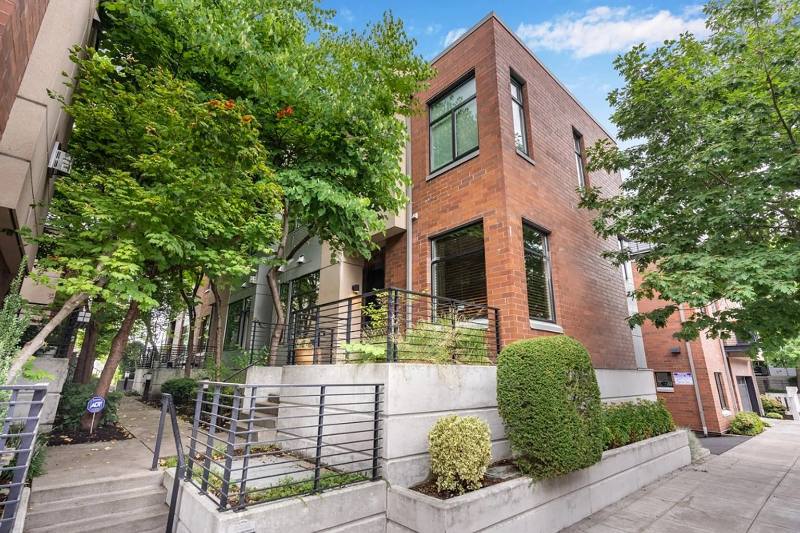 Townhouse for rent at 1616 NW Riverscape St, Portland, OR 97209
