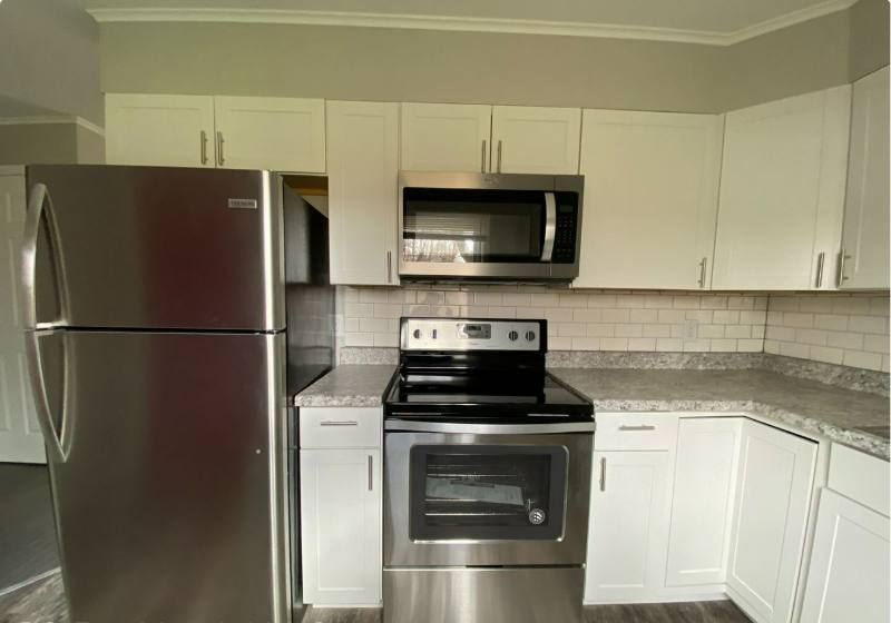 Townhouse for rent at 121 E 35th St, Davenport, IA 52806