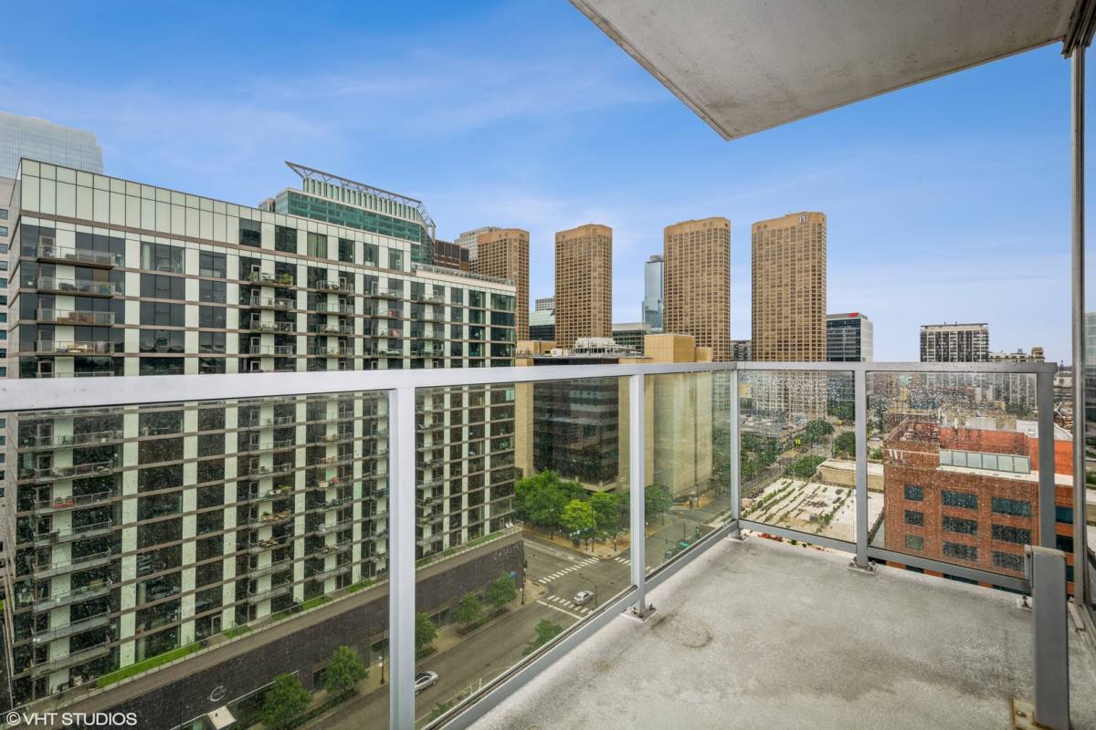 Apartment for rent at 659 W Randolph St #1514, Chicago, IL 60661