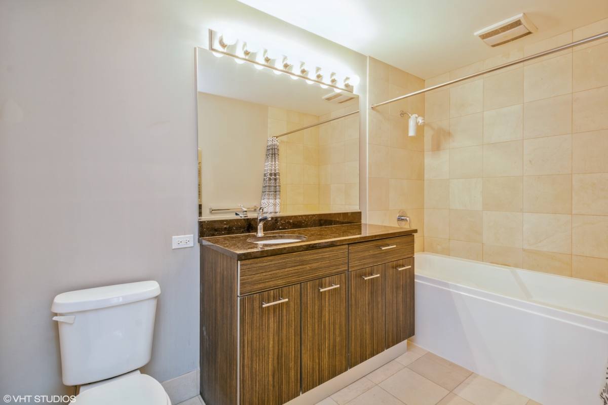 Apartment for rent at 659 W Randolph St #1514, Chicago, IL 60661