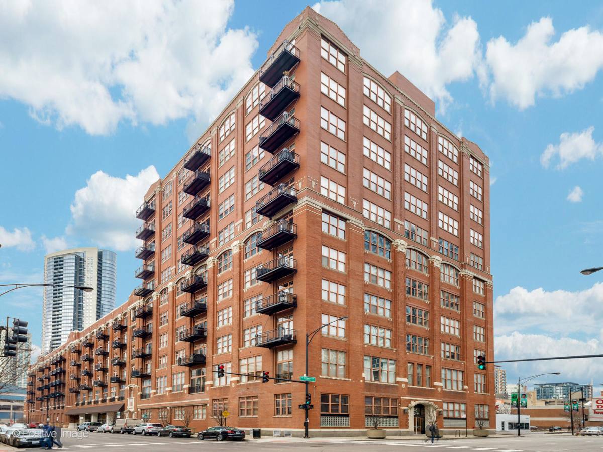 Apartment for rent at 360 W Illinois St #10F, Chicago, IL 60654