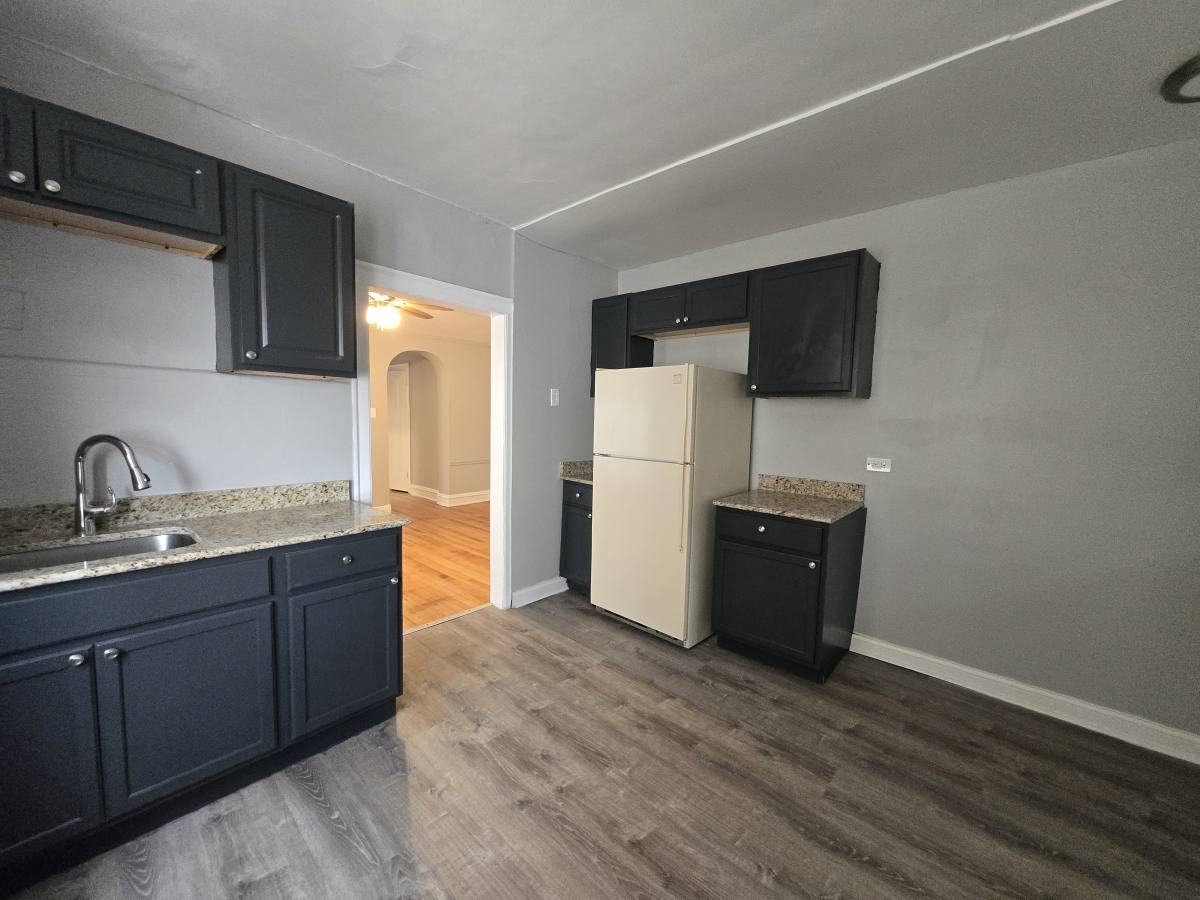 Apartment for rent at 8346 S Maryland #2, Chicago, IL 60619