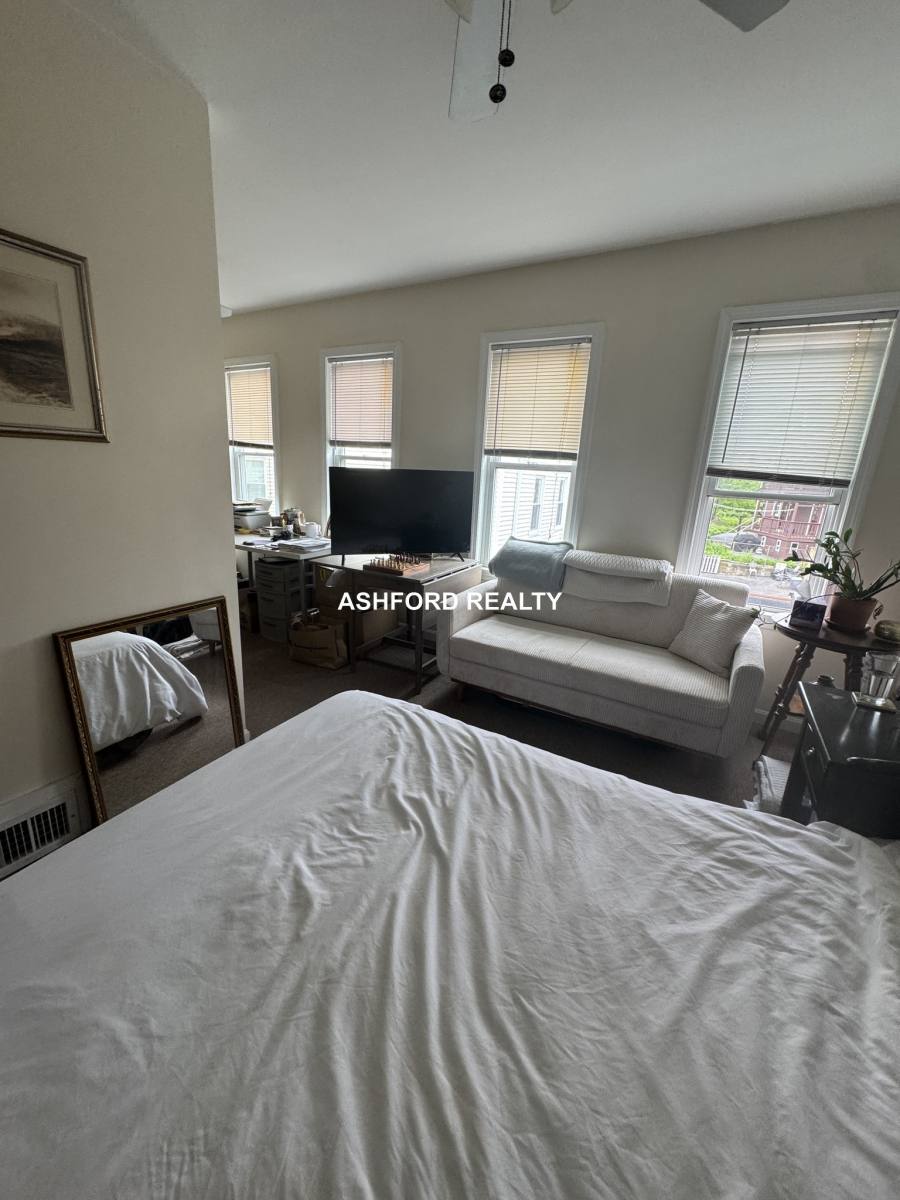 Apartment for rent at 180 Walnut St #2, Watertown, MA 02472