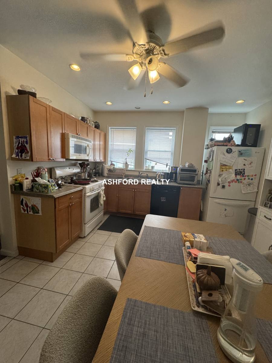 Apartment for rent at 180 Walnut St #2, Watertown, MA 02472
