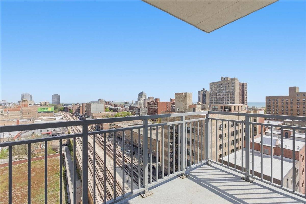 Apartment for rent at 1134 W Granville Ave #1003, Chicago, IL 60660