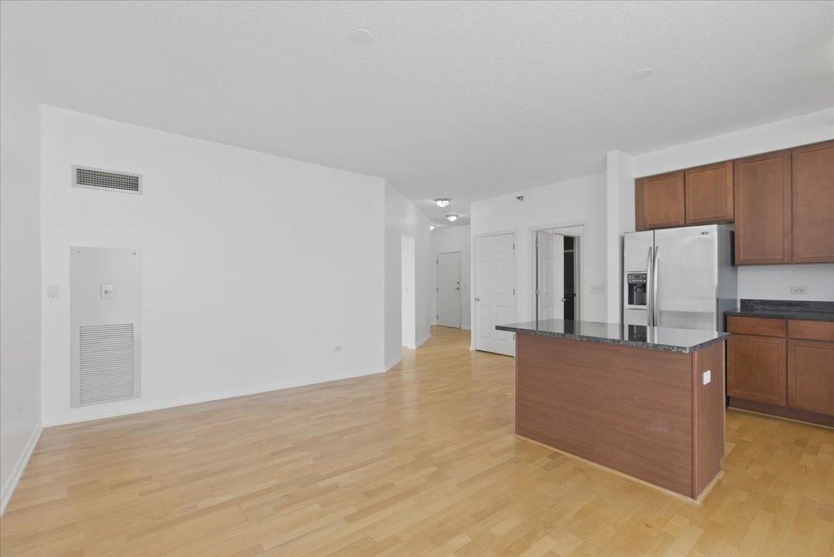 Apartment for rent at 1134 W Granville Ave #1003, Chicago, IL 60660