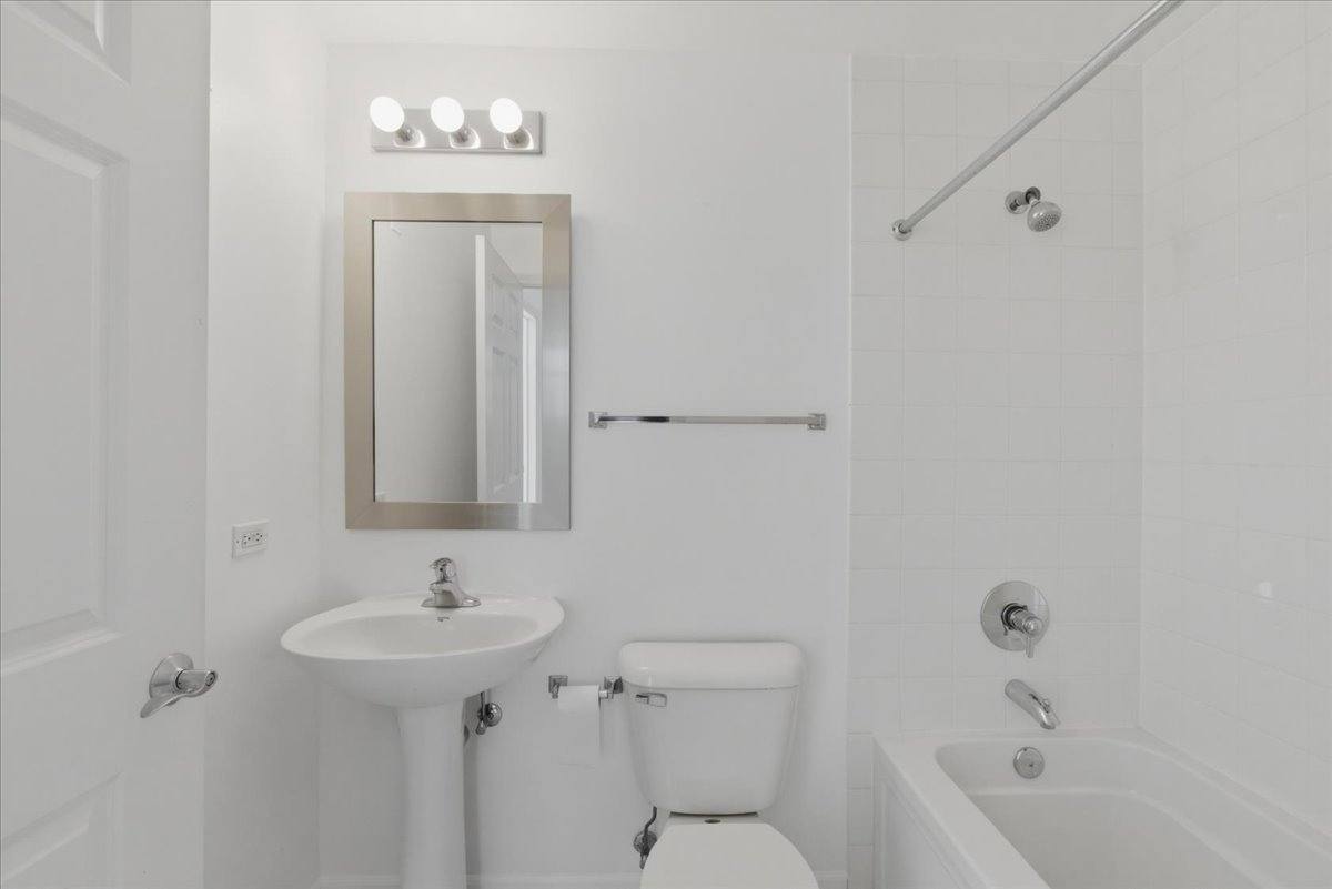 Apartment for rent at 1134 W Granville Ave #1003, Chicago, IL 60660