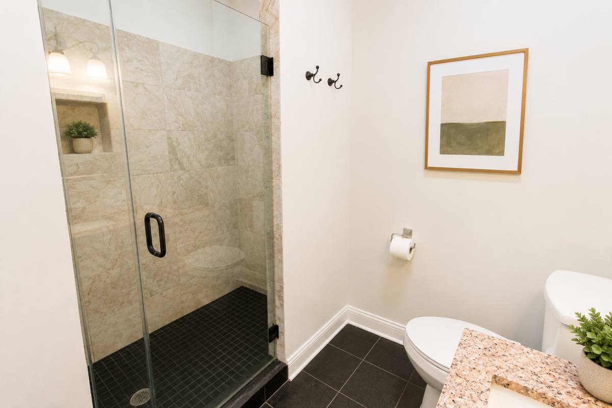 Apartment for rent at 933 Newport #3, Chicago, IL 60657