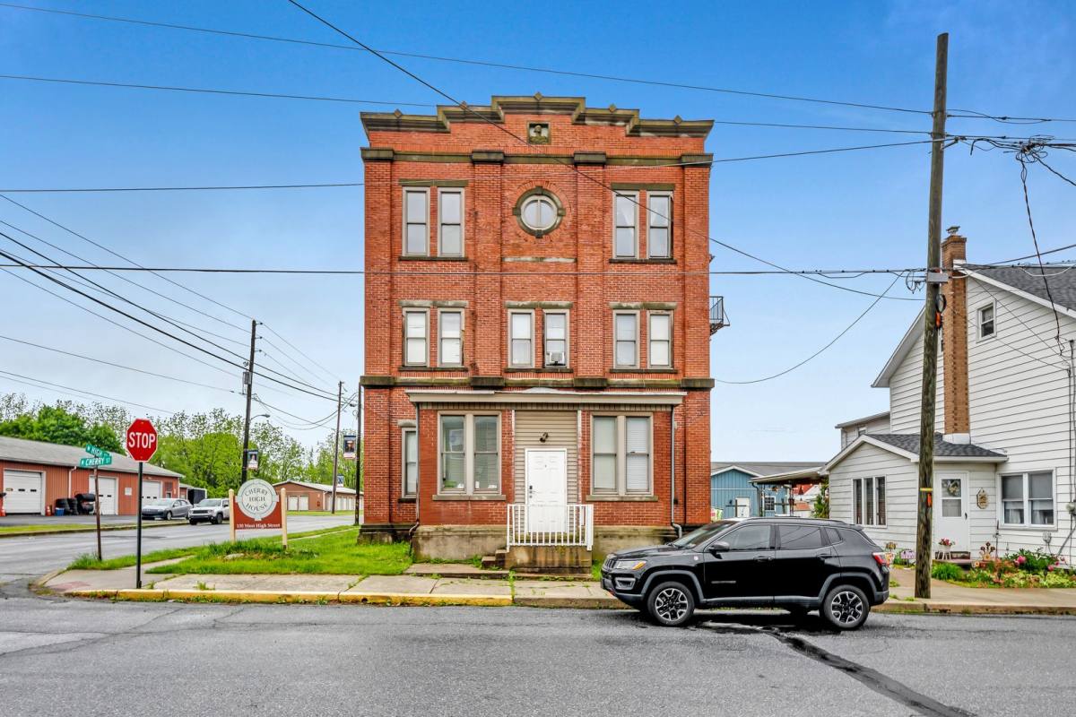 Apartment for rent at 100 W High St, Topton, PA 19562