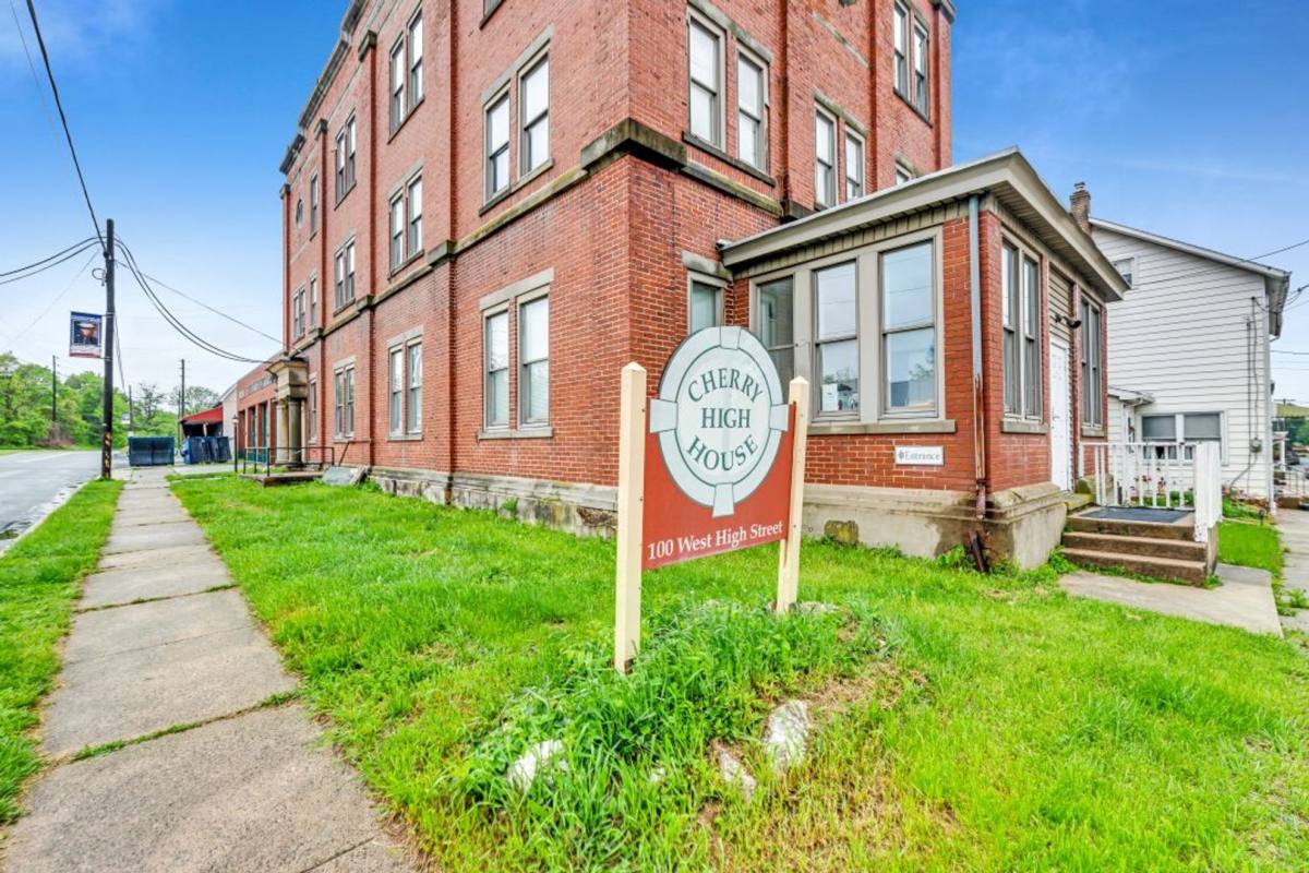 Apartment for rent at 100 W High St, Topton, PA 19562
