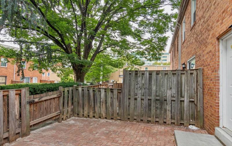 House for rent at 412 N Washington St, Baltimore, MD 21231