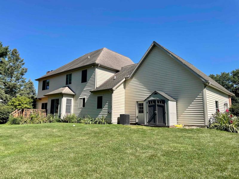 House for rent at 1895 Highbank Dr, Saint Joseph, MI 49085
