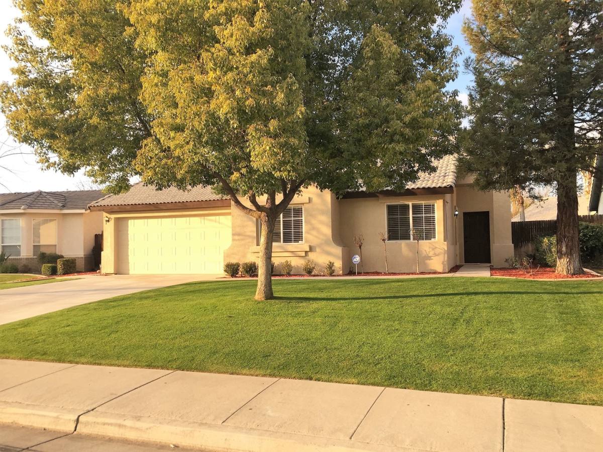 House for rent at 8502 Mainsail Dr, Bakersfield, CA 93312