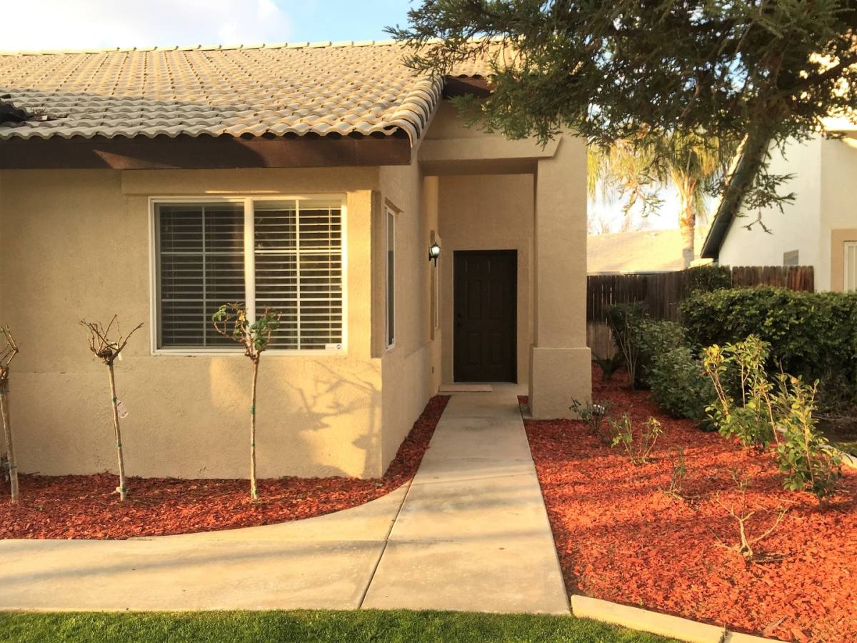 House for rent at 8502 Mainsail Dr, Bakersfield, CA 93312