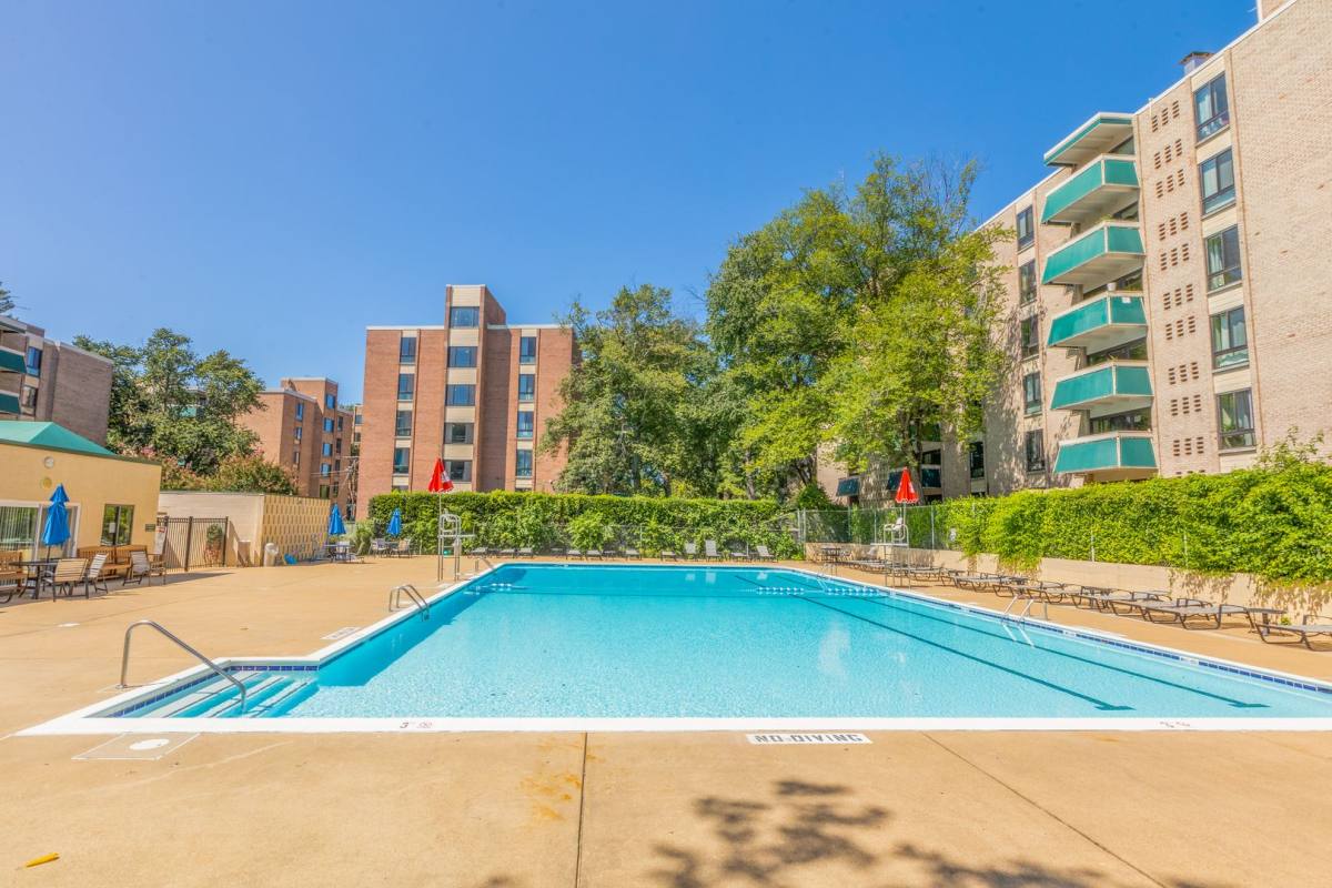 Apartment for rent at 6135 Leesburg Pike, Falls Church, VA 22041