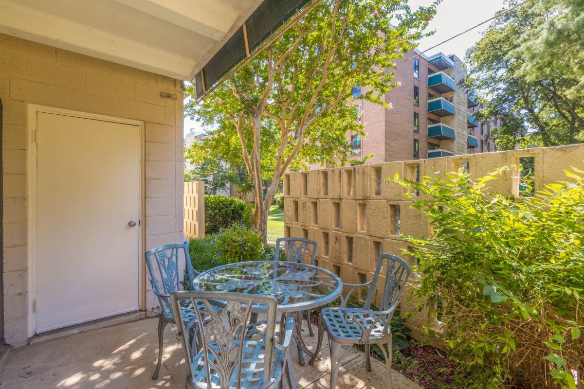 Apartment for rent at 6135 Leesburg Pike, Falls Church, VA 22041