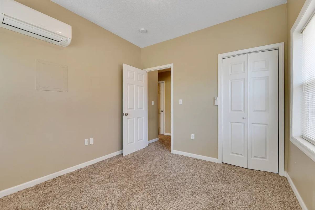 Apartment for rent at 24 E Linwood Blvd, Kansas City, MO 64111
