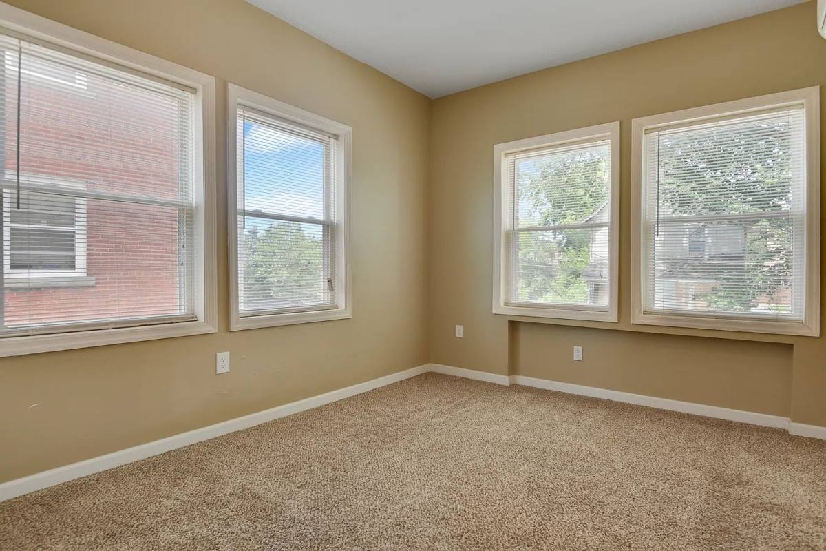 Apartment for rent at 24 E Linwood Blvd, Kansas City, MO 64111