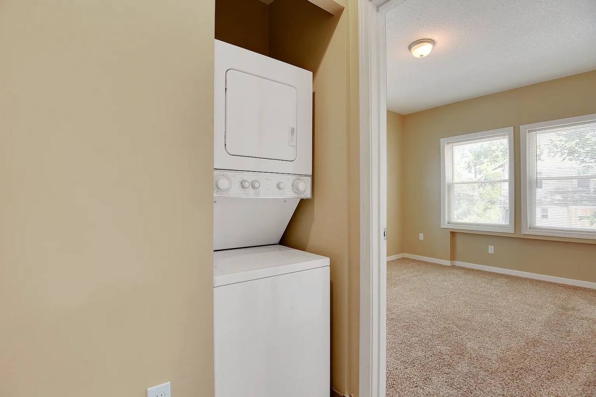 Apartment for rent at 24 E Linwood Blvd, Kansas City, MO 64111