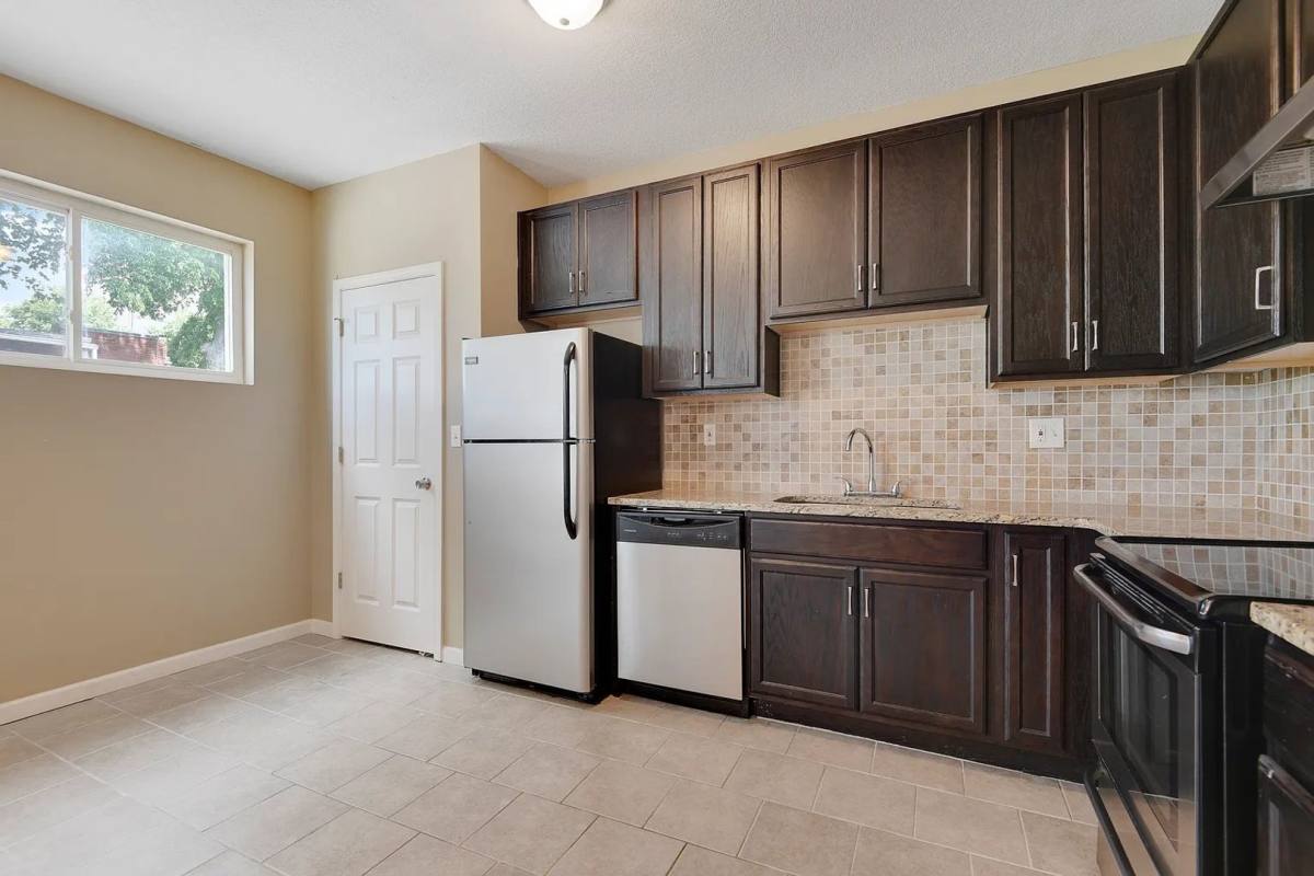 Apartment for rent at 24 E Linwood Blvd, Kansas City, MO 64111