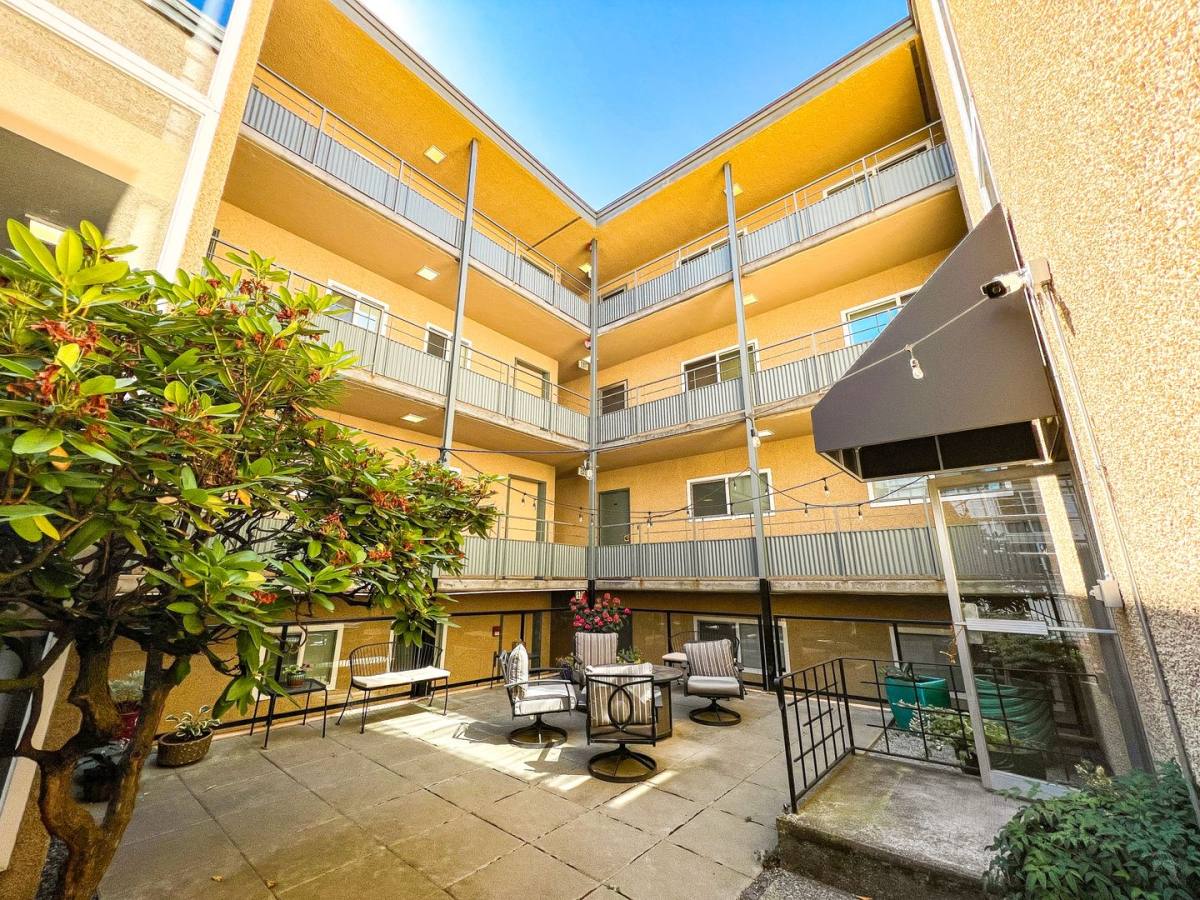 Apartment for rent at 5233 15th Ave NE, Seattle, WA 98105