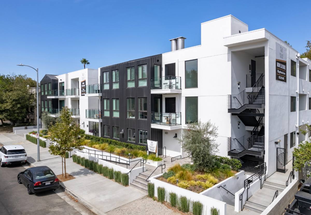 Apartment for rent at 11445 Riverside Dr, North Hollywood, CA 91602