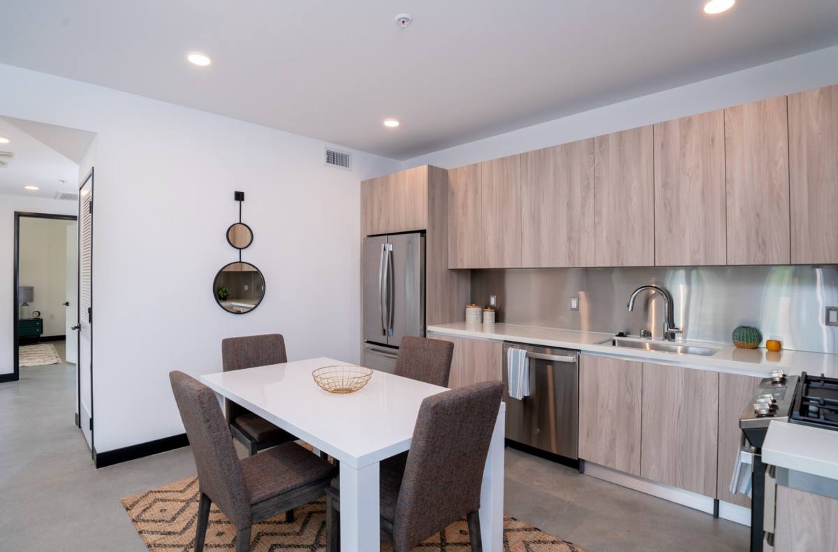 Apartment for rent at 11445 Riverside Dr, North Hollywood, CA 91602